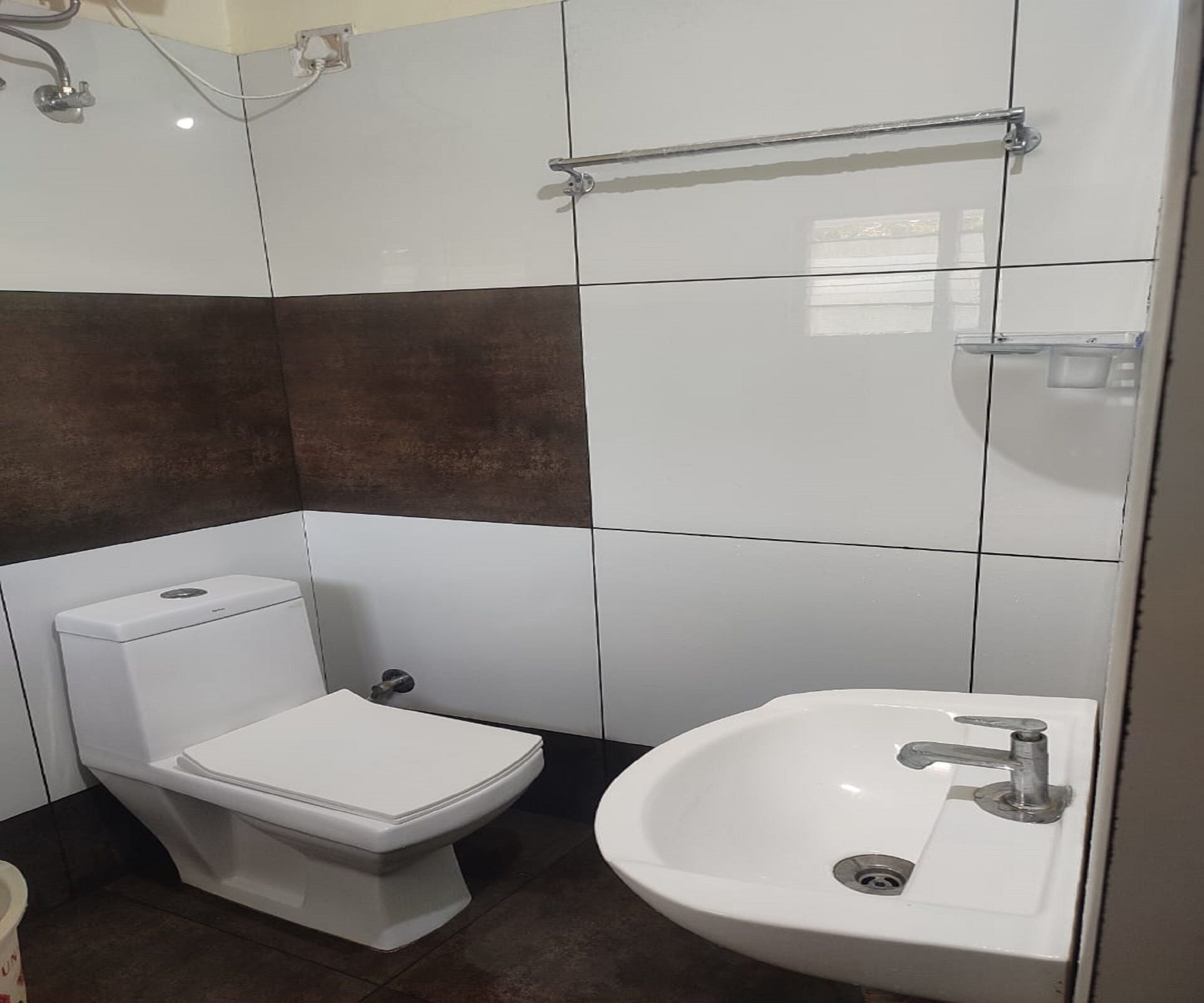 Bathroom | Shower, rainfall showerhead, free toiletries, heated floors