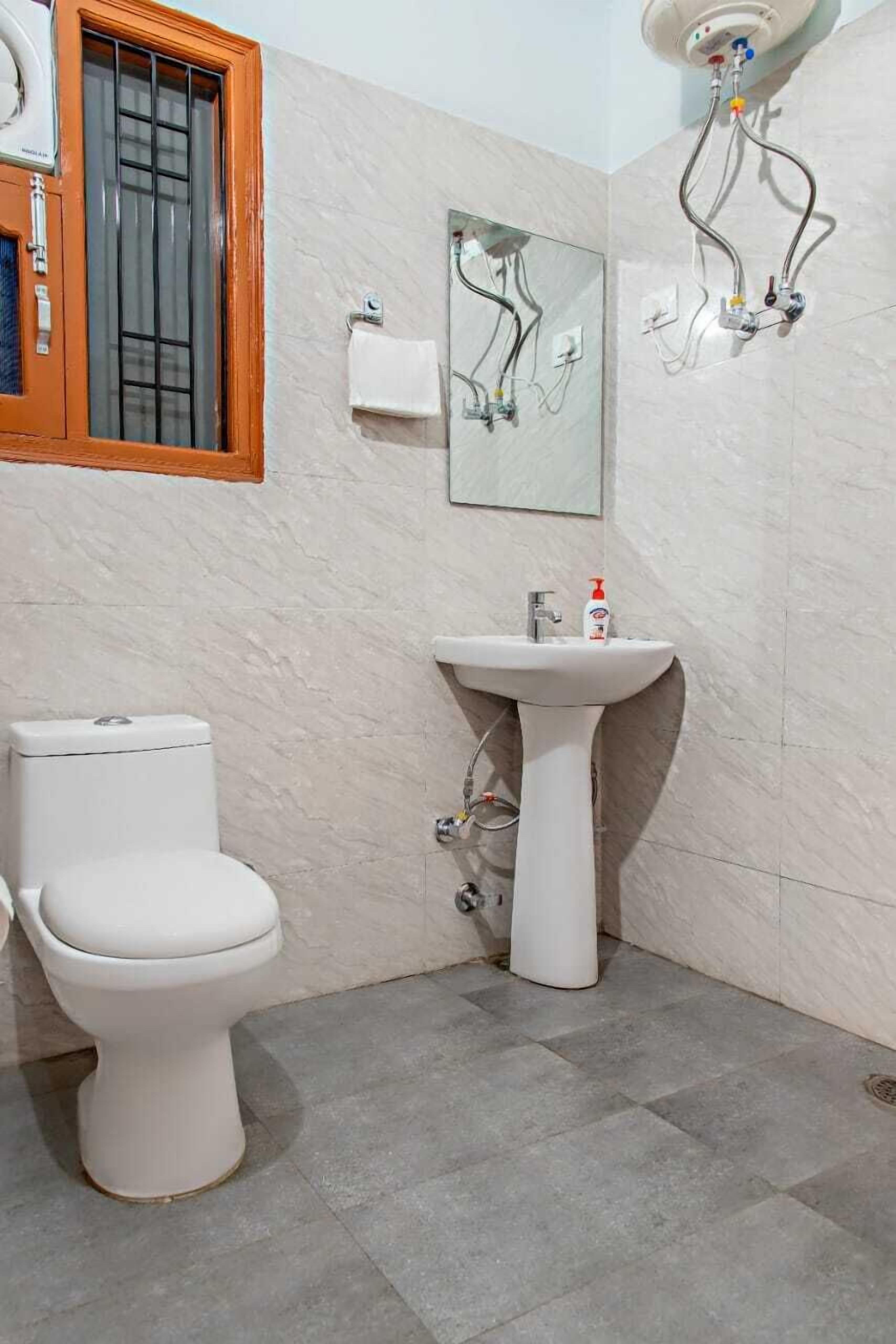 Deluxe Room | Bathroom