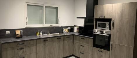 Refrigerador, microondas, horno, placa de cocina