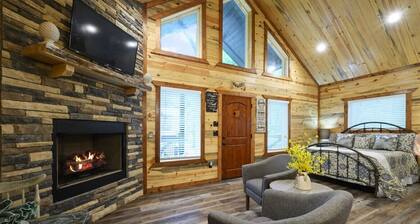 Moonlit Oaks Retreat | Romantic Broken Bow Cabin with Hot Tub, Fire Pit & Fireplace