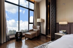 Presidential Studio Suite | Living area | 42-inch LCD TV with cable channels, TV - hunanyueyangHotel (Yueyang)