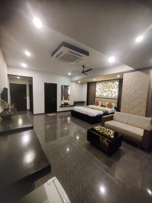 Premium Studio Suite | Bed sheets - Hotel Restandview (Anand)