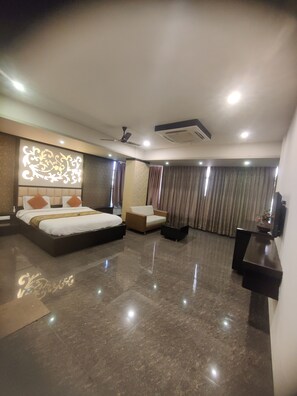 Premium Studio Suite | Bed sheets - Hotel Restandview (Anand)