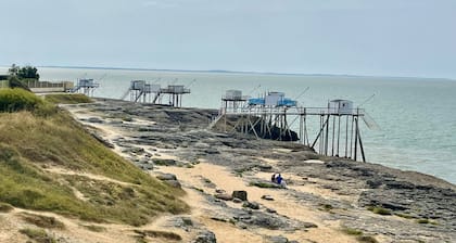 Charmant Ă©colodge avec piscine et jacuzzi chauffĂ©s Ă lâannĂ©e