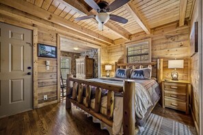 4 Schlafzimmer, Schreibtisch, Bügeleisen/Bügelbrett, Reisekinderbett