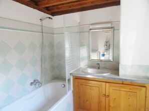 Secadora de cabello y papel de baño 