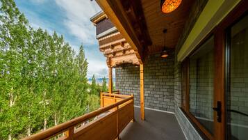 Presidential Studio Suite | Premium bedding, minibar, individually furnished, desk