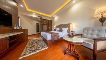 Superior Double Room | Premium bedding, minibar, individually furnished, desk