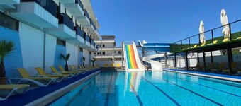 Atas Aqua  Otel Avsa