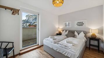 1 bedroom, desk, WiFi, bed sheets