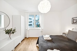 1 bedroom, desk, WiFi, bed sheets