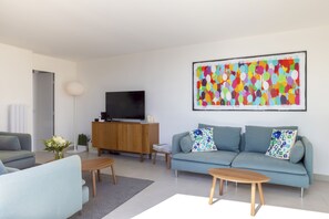 Smart TV, DVD player, books, music library