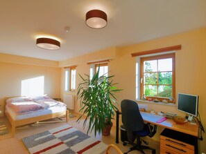 2 bedrooms, desk, iron/ironing board, free WiFi