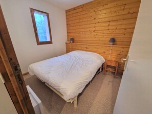 5 bedrooms - Duplex for 12 people with parking, close to slopes - La Joue du Loup (La Joue du Loup)