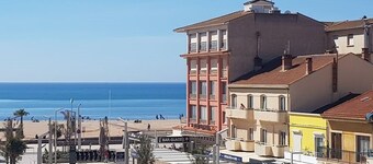 Studio climatisé, balcon, proche plage et commerces