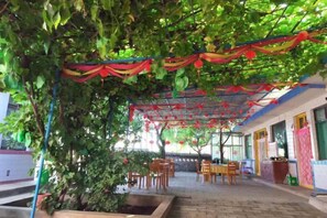 Unclassified image, 2 of 16, button - Yellow River Stone Forest Red Apple Ecological Garden Restaurant (Jingtai)