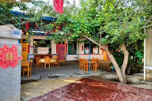 Unclassified image, 3 of 16, button - Yellow River Stone Forest Red Apple Ecological Garden Restaurant (Jingtai)