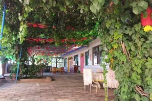 Unclassified image, 5 of 16, button - Yellow River Stone Forest Red Apple Ecological Garden Restaurant (Jingtai)
