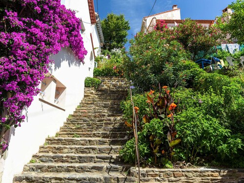 Cozy 2-Bed Apartment Near Banyuls Beach with Balcony and WiFi