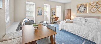 Scenic South Main Apartment with Breathtaking Views for 3 Guests