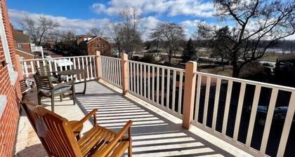 Scenic South Main Apartment with Breathtaking Views for 3 Guests