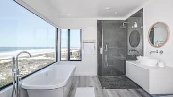Luxury House | Bathroom