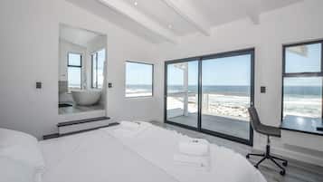 Luxury House | 5 bedrooms, iron/ironing board, bed sheets