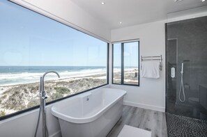Luxury House | Bathroom | Towels - Sandbanks Villa (Yzerfontein)