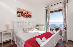 4 camere, una scrivania, ferro/asse da stiro, Wi-Fi gratuito