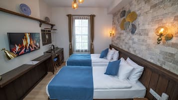 Quarto duplo standard | Roupas de cama premium, frigobar, quartos à prova de som