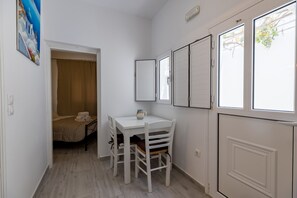 Basic Double Room | Living area | 32-inch TV with cable channels - Villa Ostrich (Santorini)