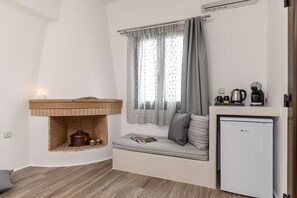 Deluxe Studio Suite | In-room safe, soundproofing, free cribs/infant beds, free WiFi