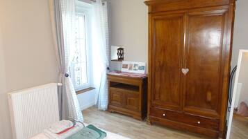 1 bedroom, iron/ironing board, travel crib, WiFi