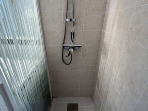 Bathroom - Charming 2-room near beach, parking, pets allowed (Cap d'Agde)