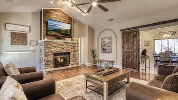 Smart TV, fireplace