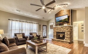 Smart TV, fireplace