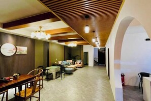 Lobby lounge - Peach Blossom Bay Resort (Guilin Ludiyan Scenic Area) (Guilin)
