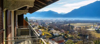 Large lake view apartment near Locarno (Lilia Apt)