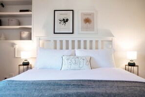 3 slaapkamers, een strijkplank/strijkijzer, gratis wifi, beddengoed