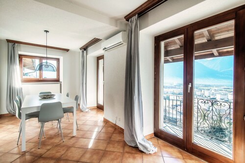 Große Wohnung mit Seeblick in der Nähe von Locarno (Lilia Apt)