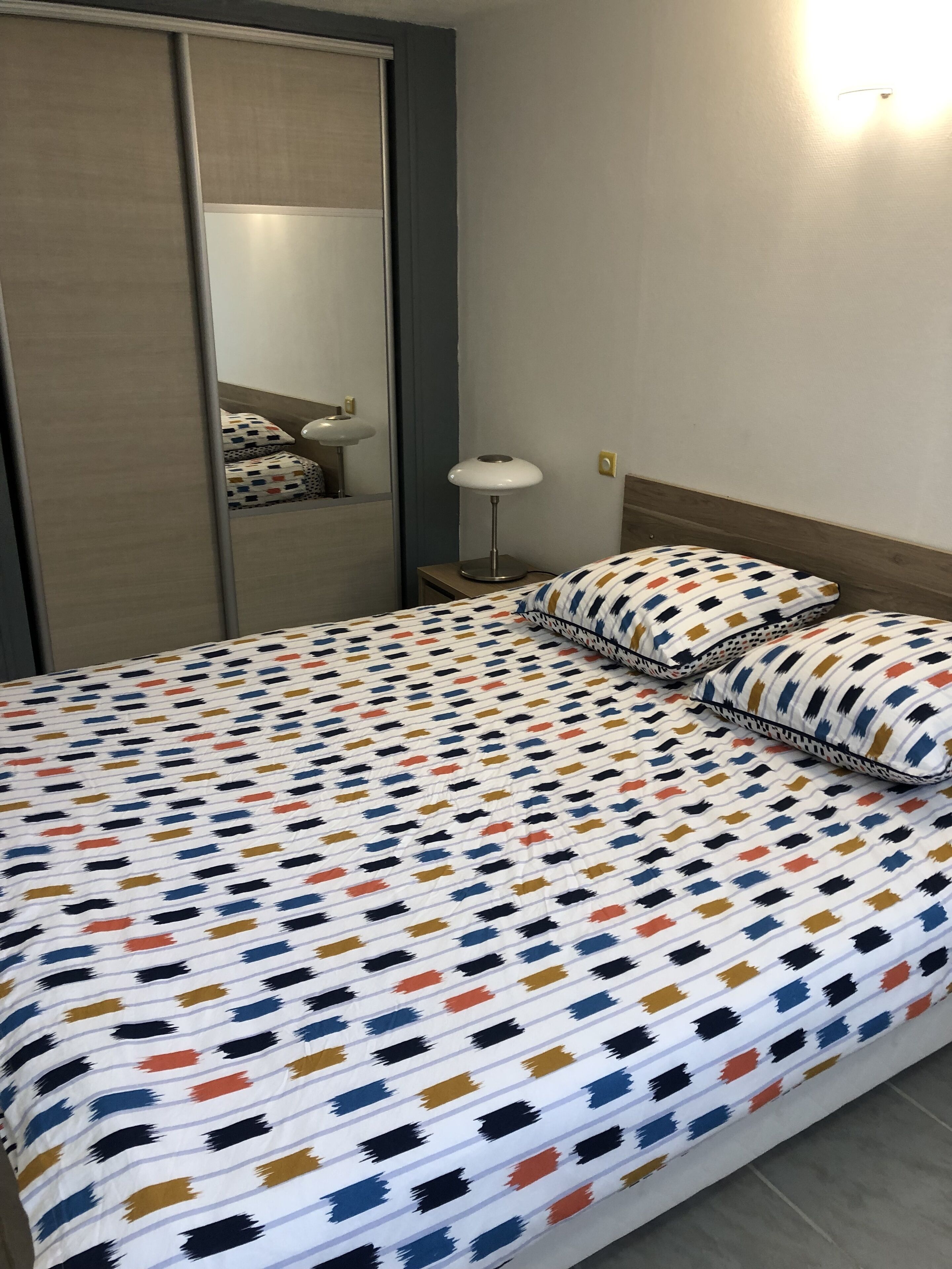 1 chambre, bureau, fer et planche à repasser, Wi-Fi