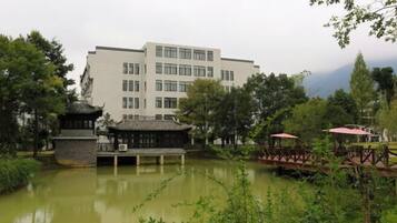 المنشأة من الخارج