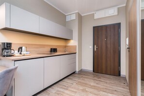 Kühlschrank, Herdplatte, Geschirrspüler