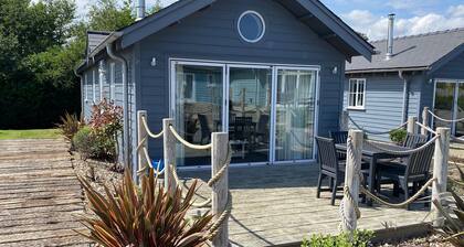 2 Detached Beach Houses - Book as a pair sleeps 8!