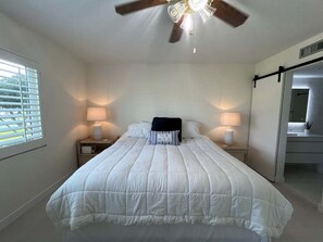 2 bedrooms, iron/ironing board, free WiFi, bed sheets - Waterfront 2BR, 2BA condo with heated pool, WiFi, and marina access. (Marco Island)