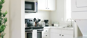 Cozy and Relaxing Cottage Hill Studio