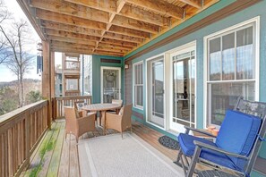 Outdoor dining - Echota Wintergreens 1611-Mtn Condo, Gated Resort, Indoor/Outdoor Pools & Hot Tub (Boone)