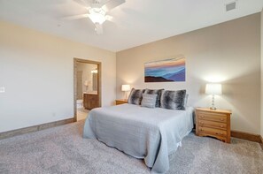 3 bedrooms, iron/ironing board, internet, bed sheets