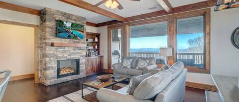 Televisie en een open haard