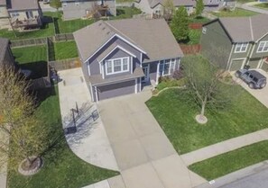 Exterior - Gardner 5 bedroom 3 bath home. Family friendly and long stay  (Gardner)